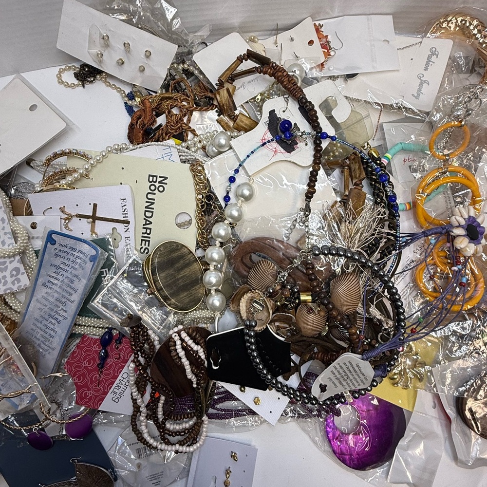 Reserved listing 5 lb jewelry lot - Picture 3 of 3